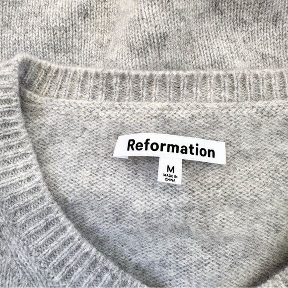 Reformation Clara Cashmere Crew Cardigan in Light Grey Medium - Picture 7 of 17